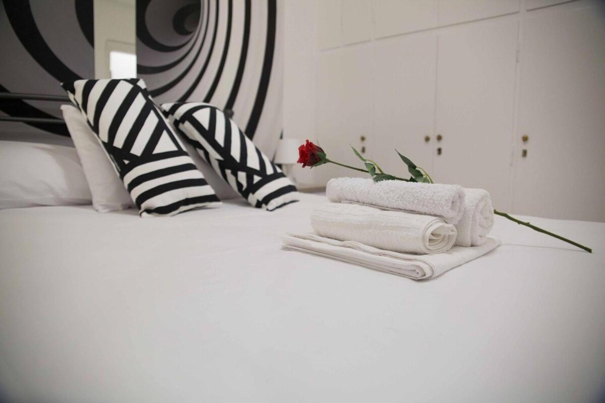 Cozy Apartment With Sea View Next To Marina Zeas Piraeus Exterior photo